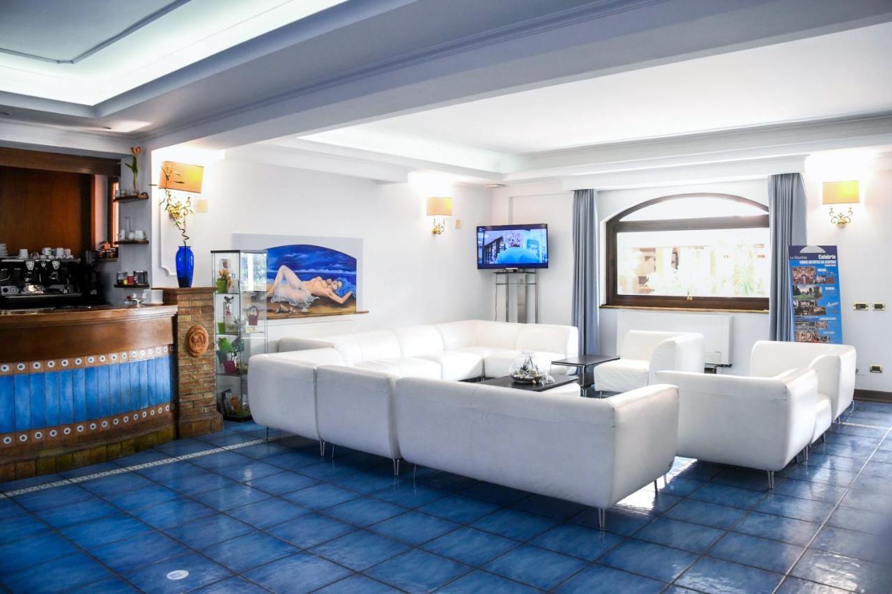 ซาลิเช คลับ รีสอร์ต Hotel มารินา ดิ เซียโวเนีย ภายนอก รูปภาพ
