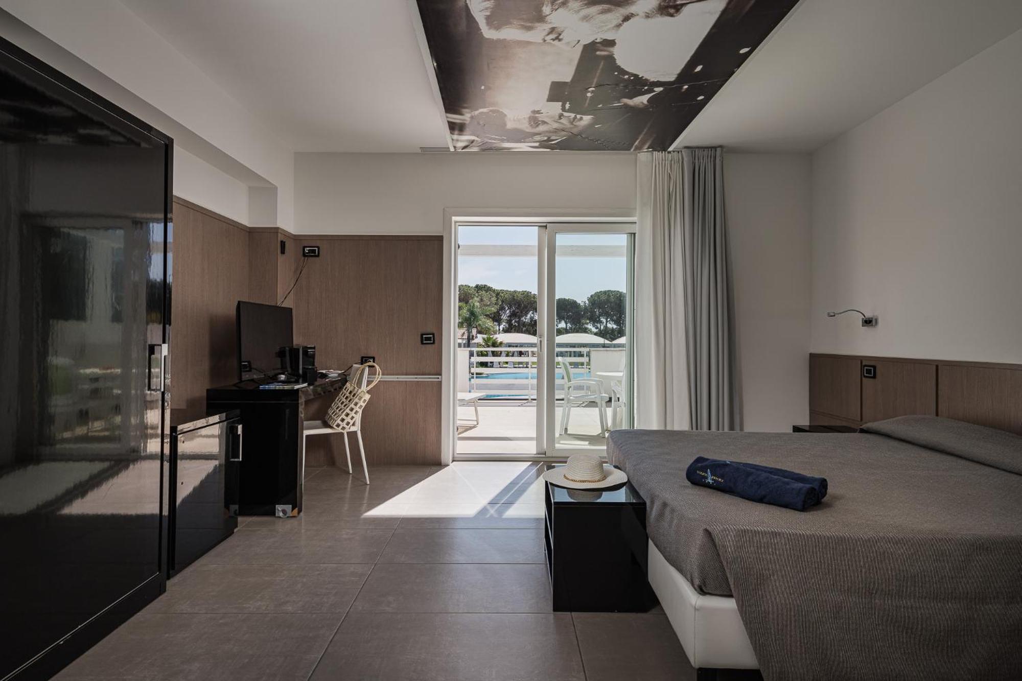 ซาลิเช คลับ รีสอร์ต Hotel มารินา ดิ เซียโวเนีย ห้อง รูปภาพ
